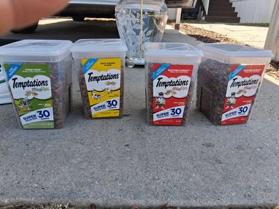Temptations MixUps Cat Treats - 4x30oz Tubs, Catnip Fever, Tasty Chicken, Backyard Cookout Flavors
4 boxes
