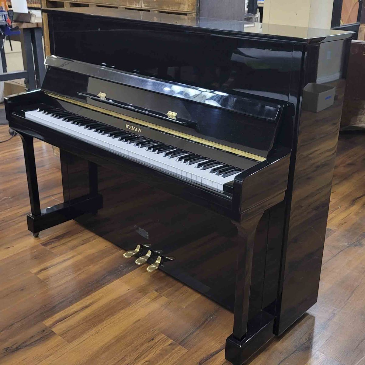 LIKE NEW STUDIO PIANO