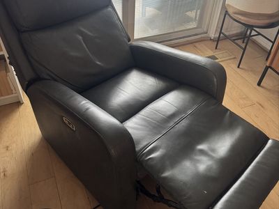 Electric Power Recliner & Game Chair with Built-in USB Charging Port