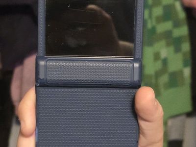 Samsung Galaxy Z Flip 6 5G 128GB - Phantom Black Unlocked (Used - Excellent)
