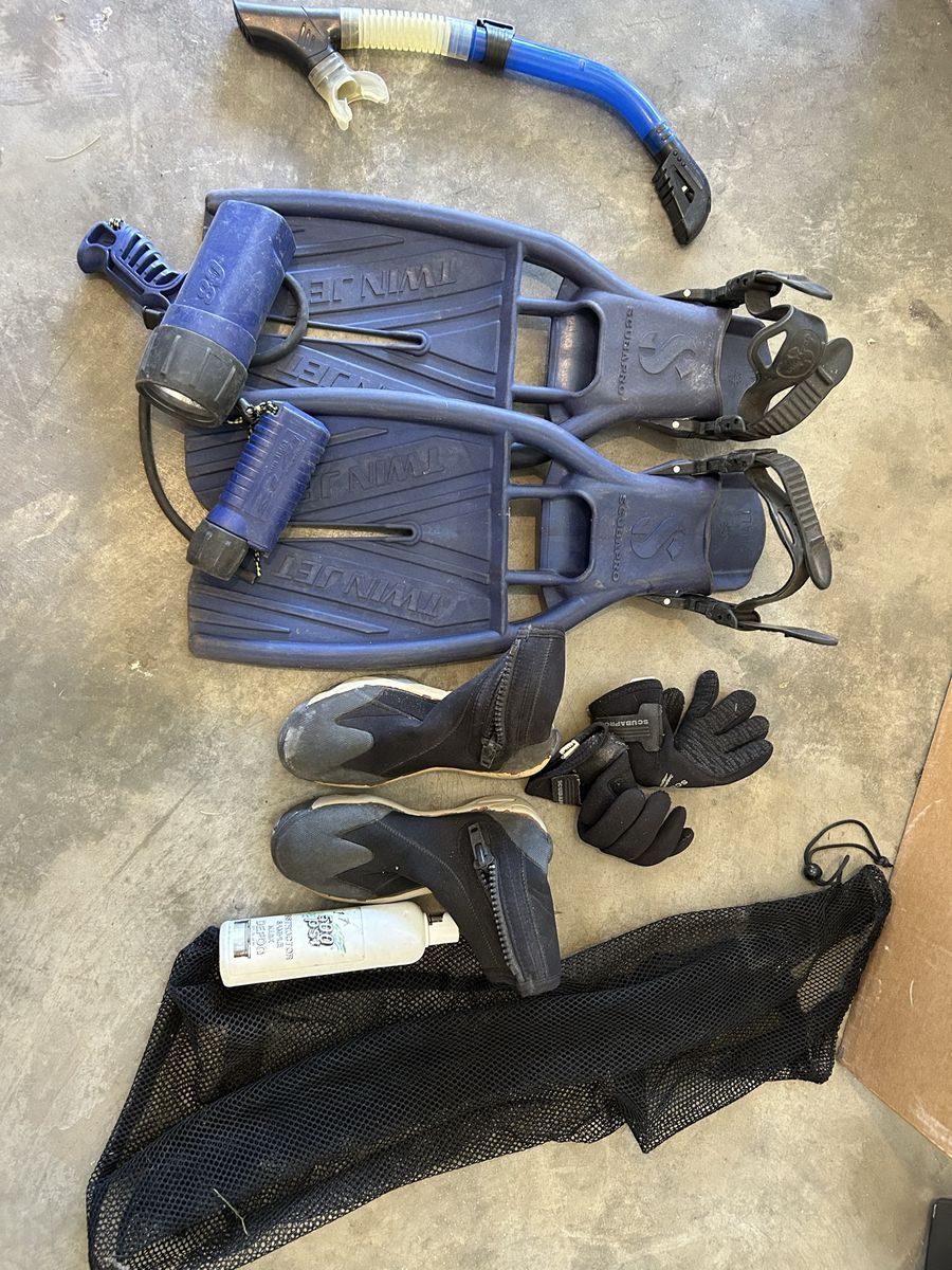 Scubapro Twin Jet Fin & Booty Set w/ Snorkel, Gloves & Bag - Size Small/2XS/5
