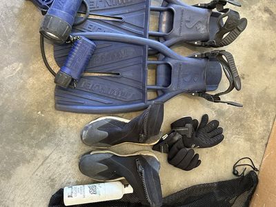Scubapro Twin Jet Fin & Booty Set w/ Snorkel, Gloves & Bag - Size Small/2XS/5