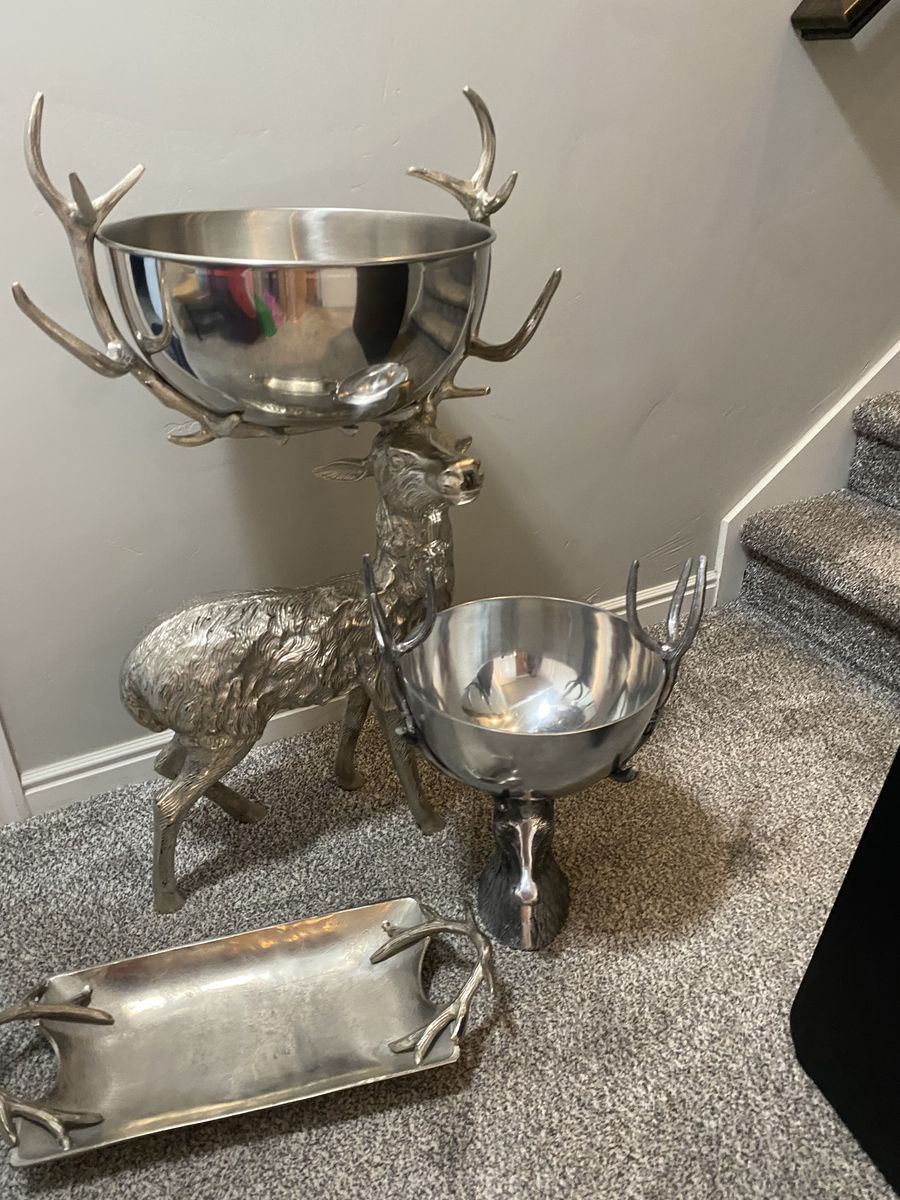 Metal deer beverage holders