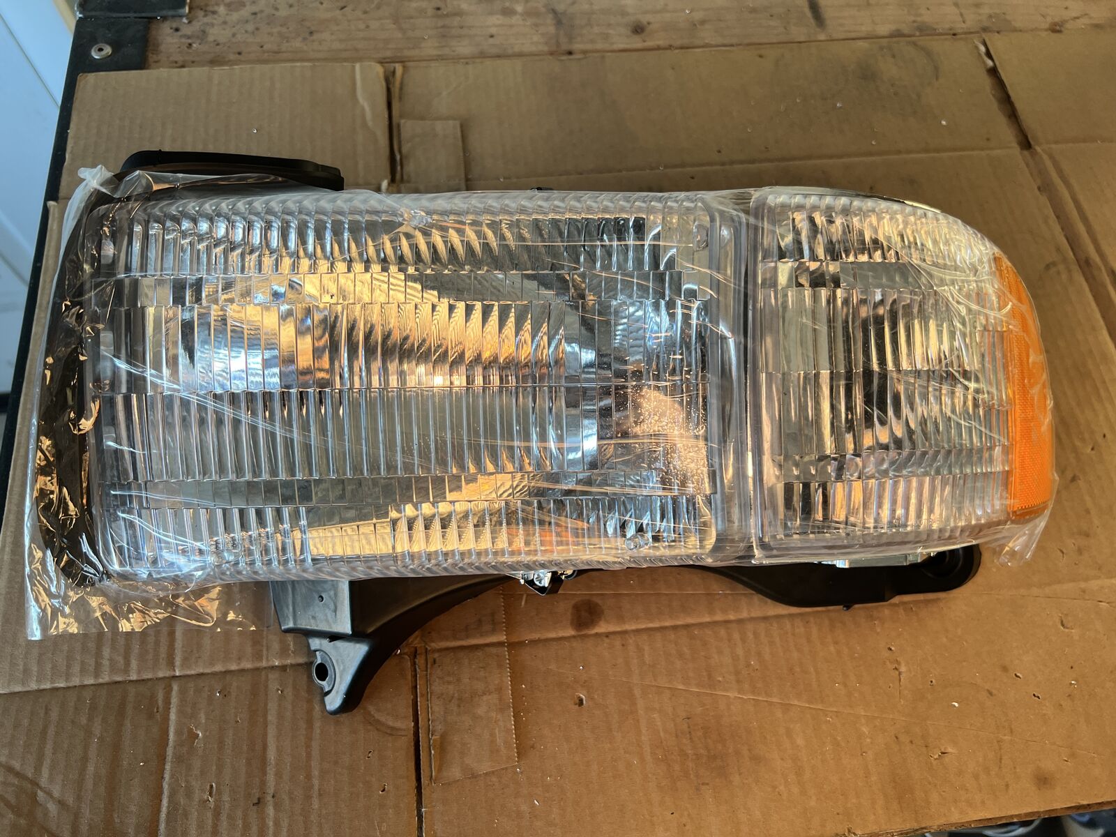 Dodge Ram 1994-02 Pickup 1500, 2500, 3500 Headlight (Right Passenger)