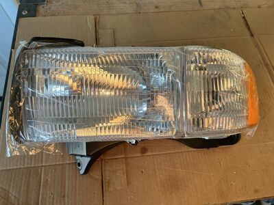 Dodge Ram 1994-02 Pickup 1500, 2500, 3500 Headlight (Right Passenger)