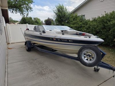 1987 Bayliner 19 foot Boat with 125 hp Outboard