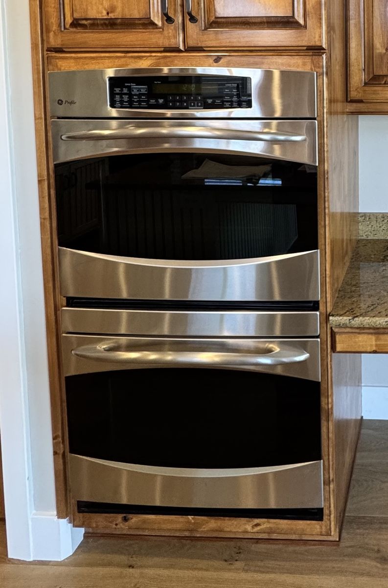 GE Profile Double Wall Oven – Convection Upper Oven – Fully Functional – Great Remodel Upgrade