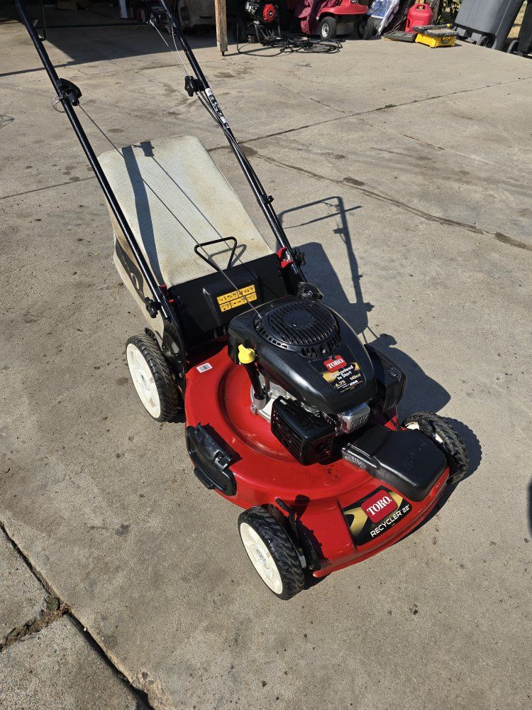 Toro 22" Recycler self propelled lawn mower.