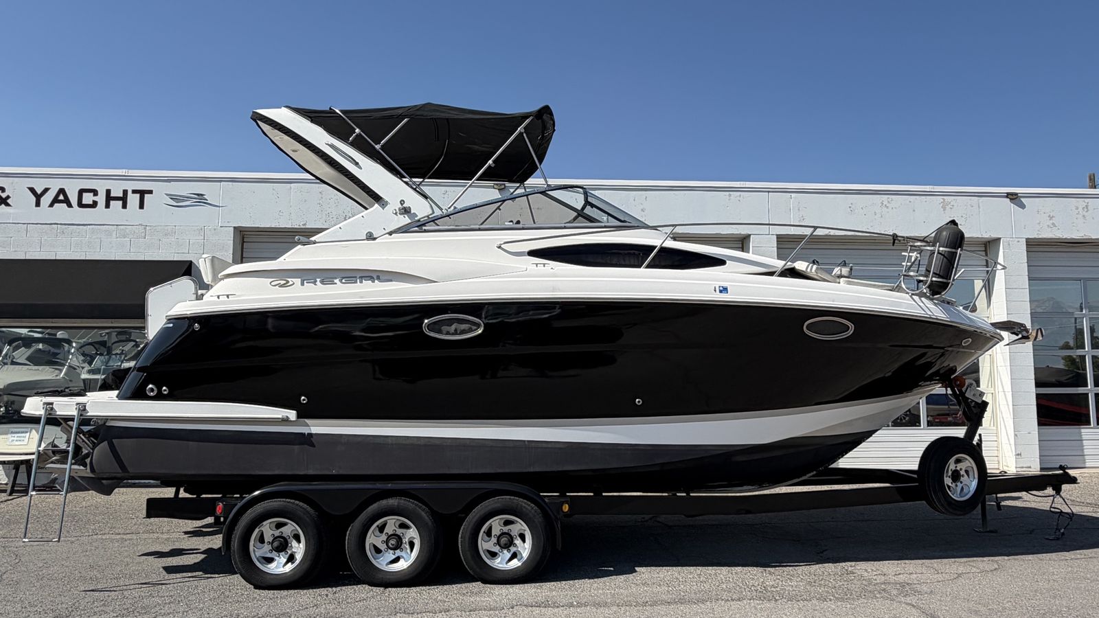 2007 28' Regal Window Express 2860 Cruiser