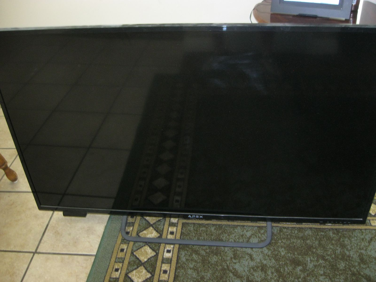 APEX 50" LED FLAT SCREEN TV