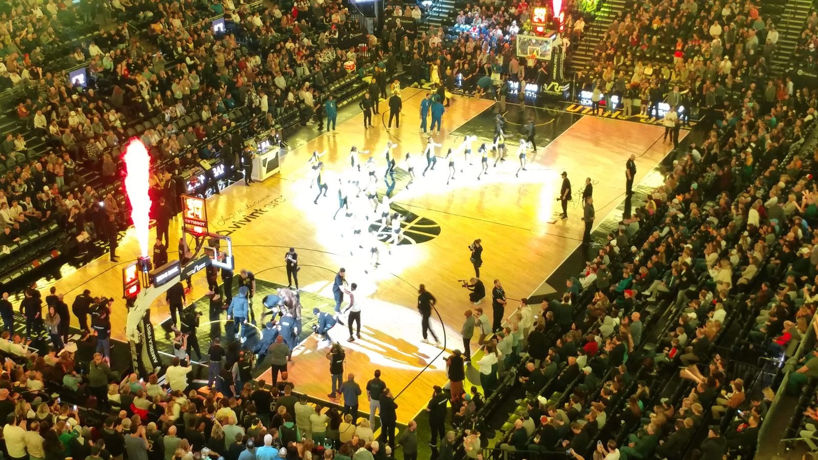 Jazz vs Grizzlies! Row 1 1-2 Aisle!