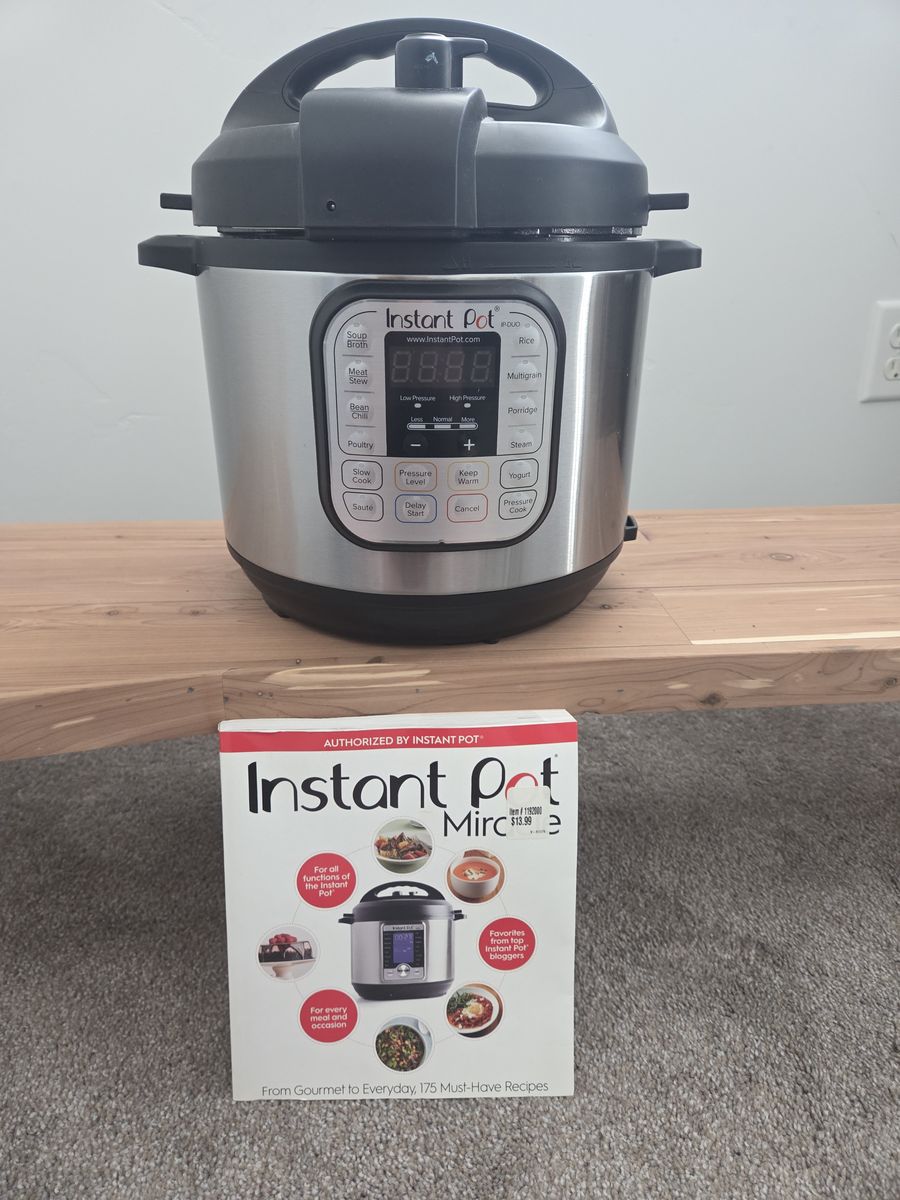 Instant Pot & Cookbook - Excellent Condition
