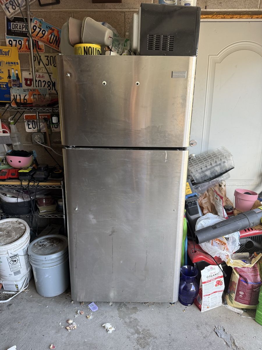 Frigidaire Stainless Steel Top Freezer Refrigerator