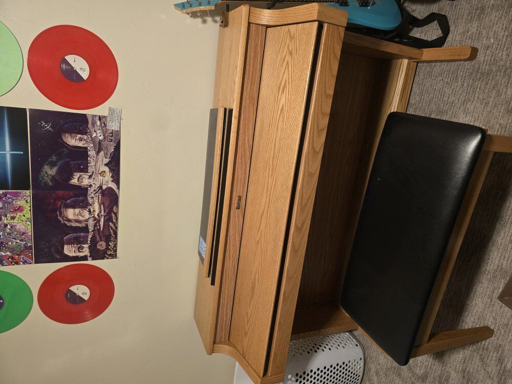 roldand KR-575 piano