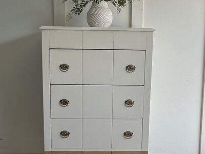 3 Drawer Antique Spindle Leg Dresser