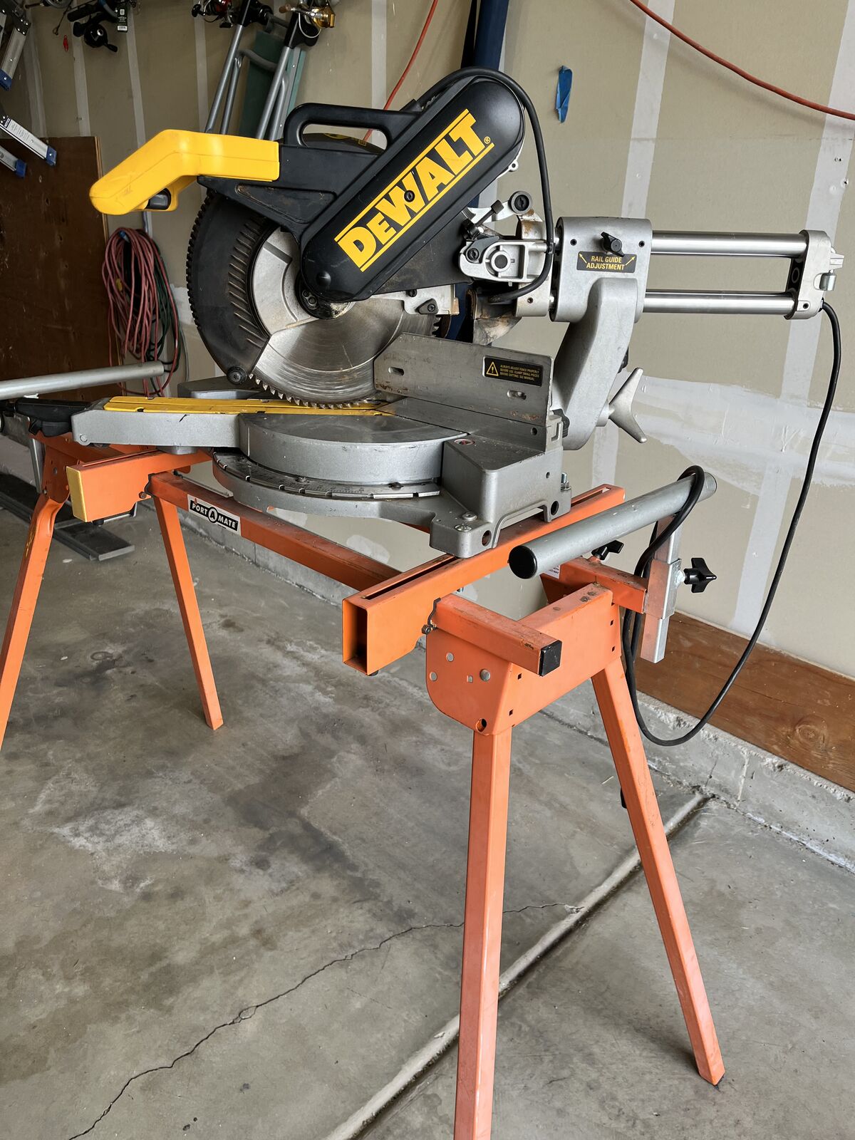 DeWalt 12 Inch Sliding/Bevel Saw