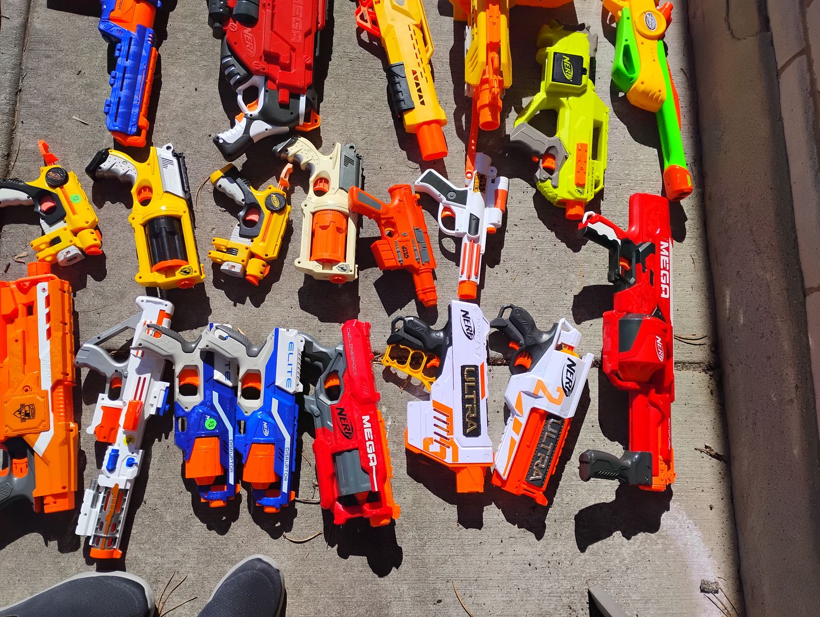 NERF GUNS