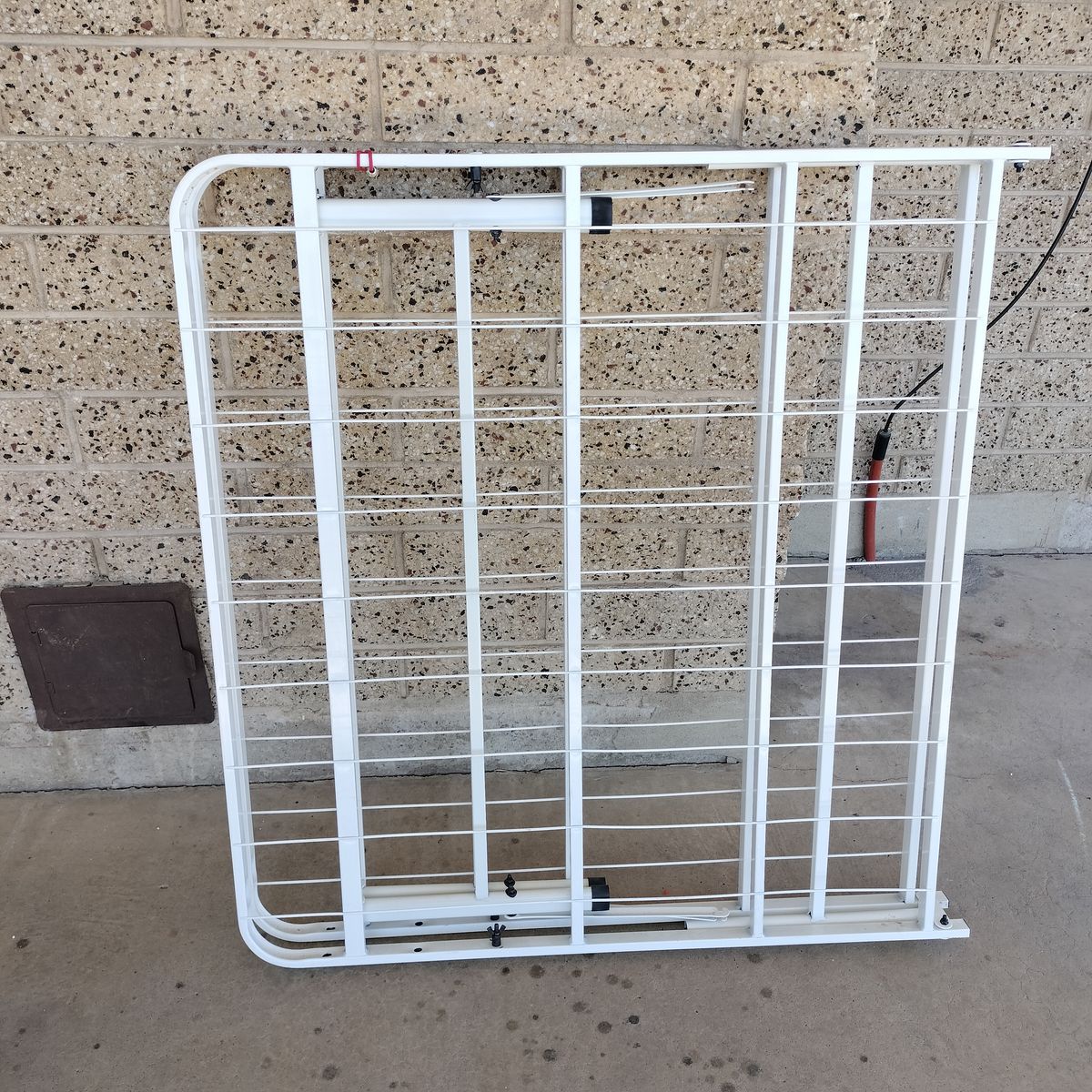 Simple easy bed frame for twin mattress