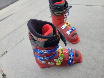 red ski boots 26-26.5 M8-8.5 W9-9.5