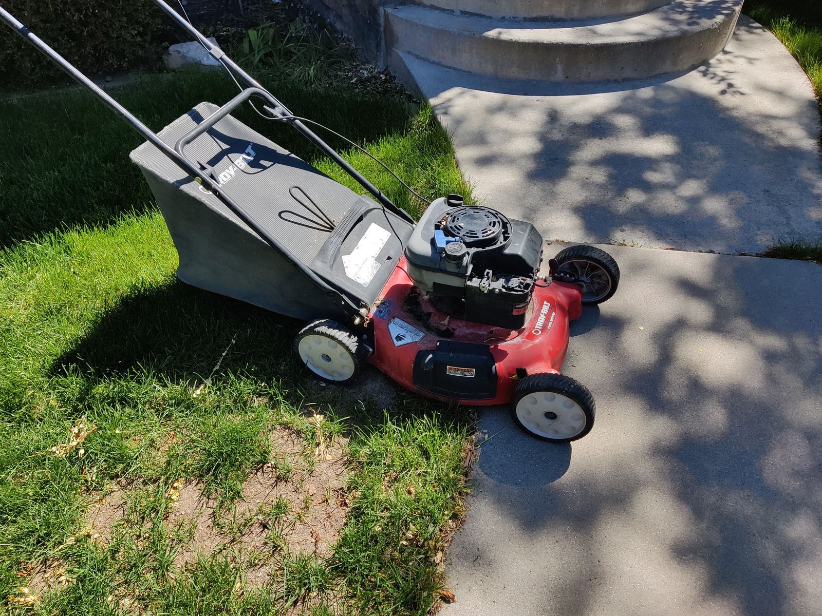 FREE 6(?)Hp Troy-bilt mower (Briggs & Stratton engine) - not working