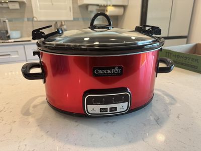 Crock-Pot SCCPVLR609-R 6-Quart Programmable Slow Cooker with Lid Latch - Red