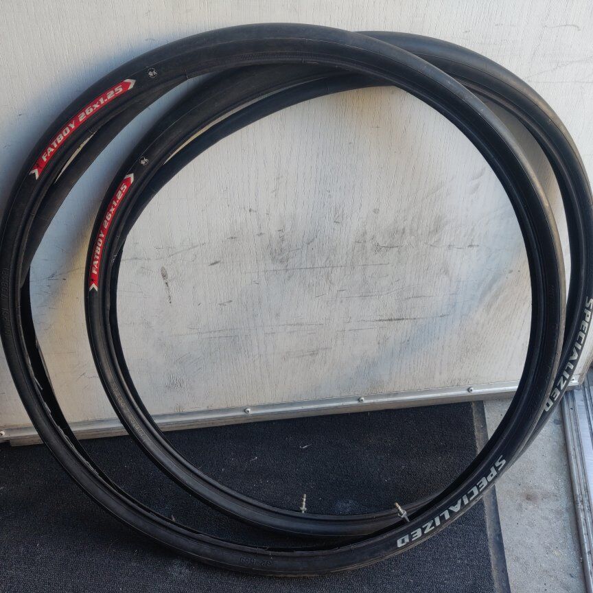 Pair of Specialized Fatboy 26x1.25 Slicks w/Tubes