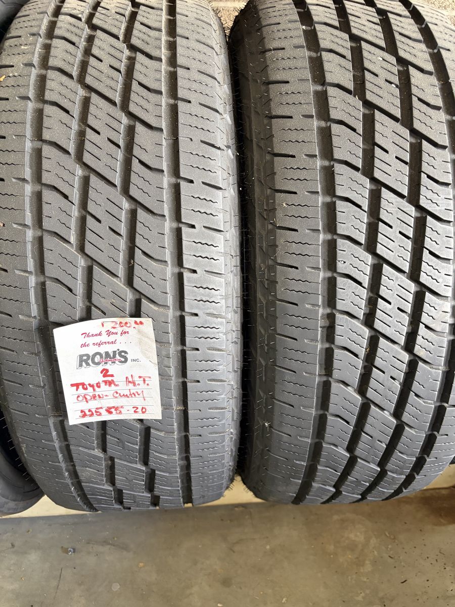 2 barely Used Toyo Open Country H/T 285/55-20 All-Season Truck/SUV Tires
