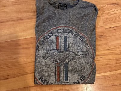 Men’s T-Shirts Size Large Located in Murray