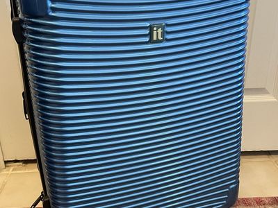 Blue IT Luggage Hard Sided Spinner 21β Suitcase