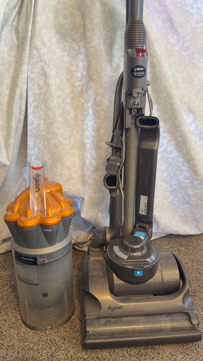 Dyson 17 vacuum with root cyclone  suction