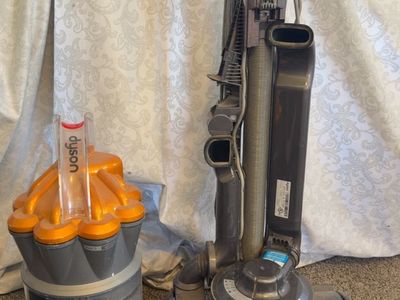 Dyson 17 vacuum with root cyclone suction