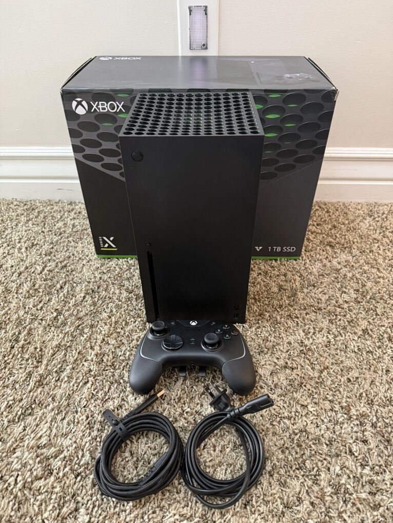 Xbox Series X And Pro Controller
