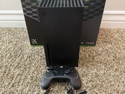 Xbox Series X And Pro Controller