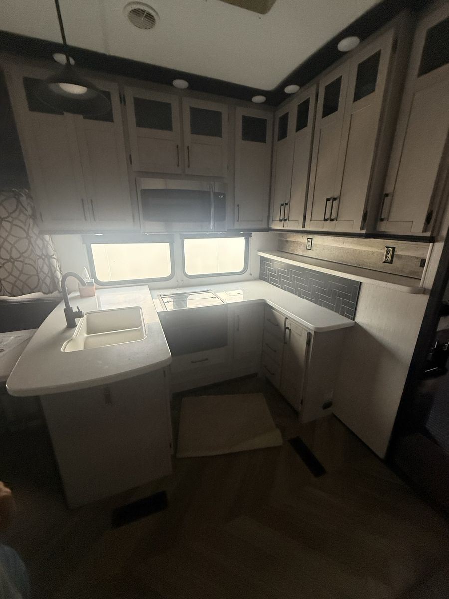 Main image 12