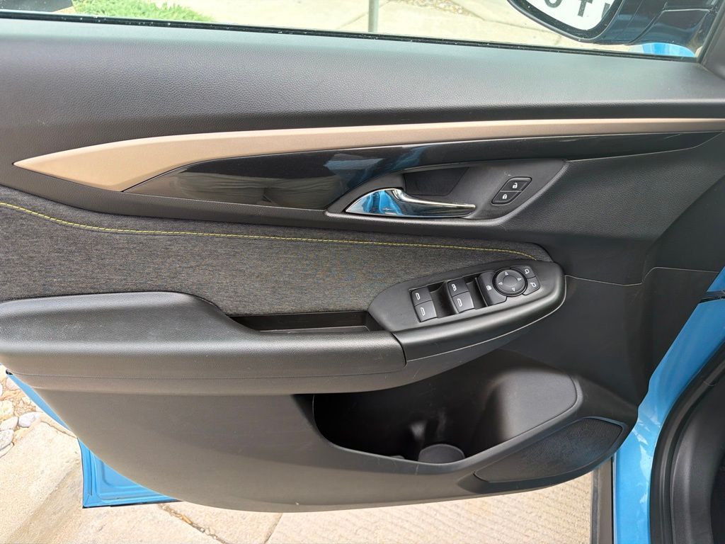 Main image 7
