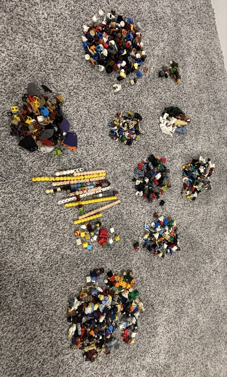 Bulk Lego minifigure lot