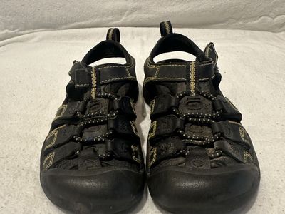 Keen toddler size 11 black WP hiking sandals
