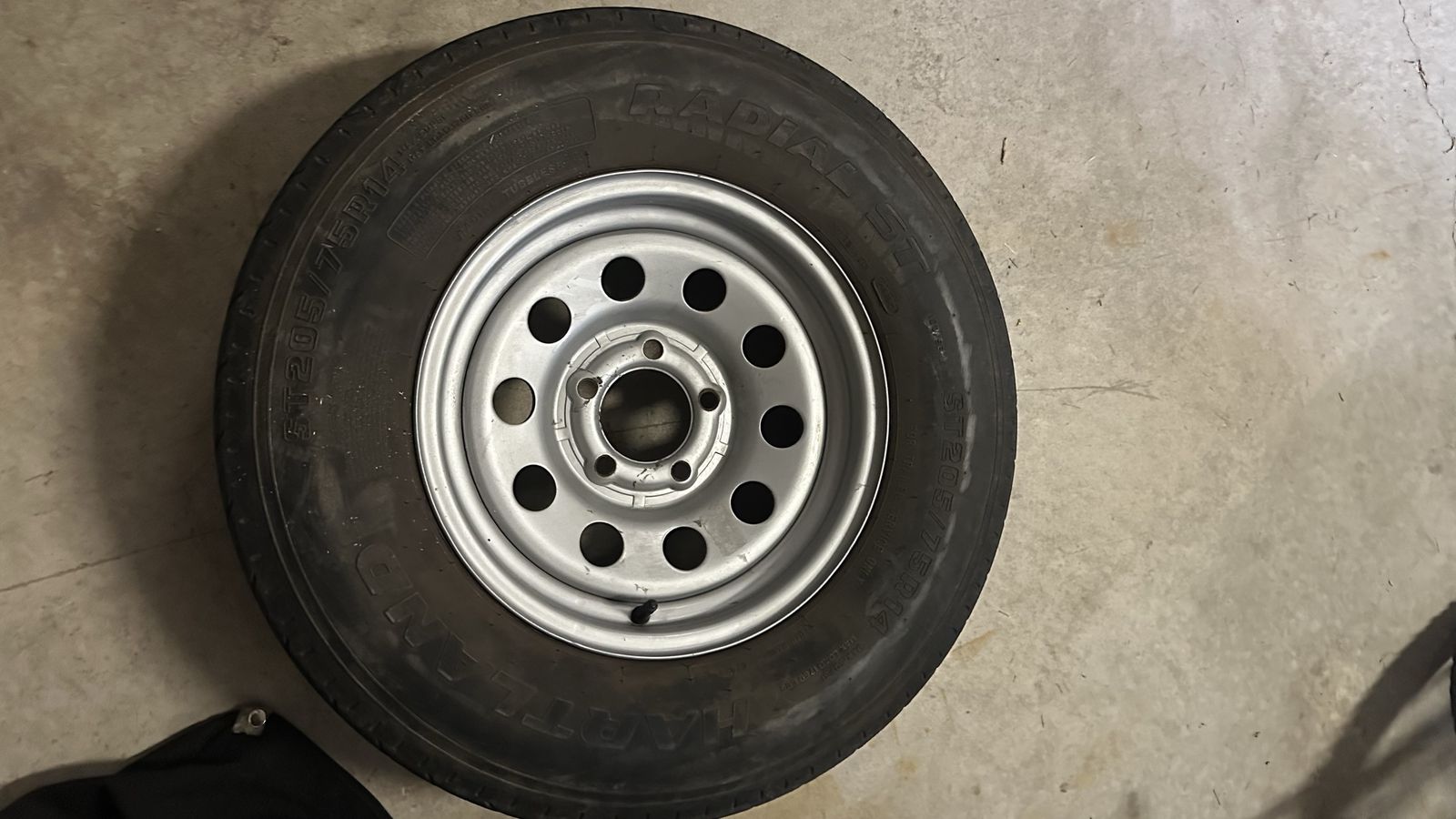 ST205/75R14 Tire