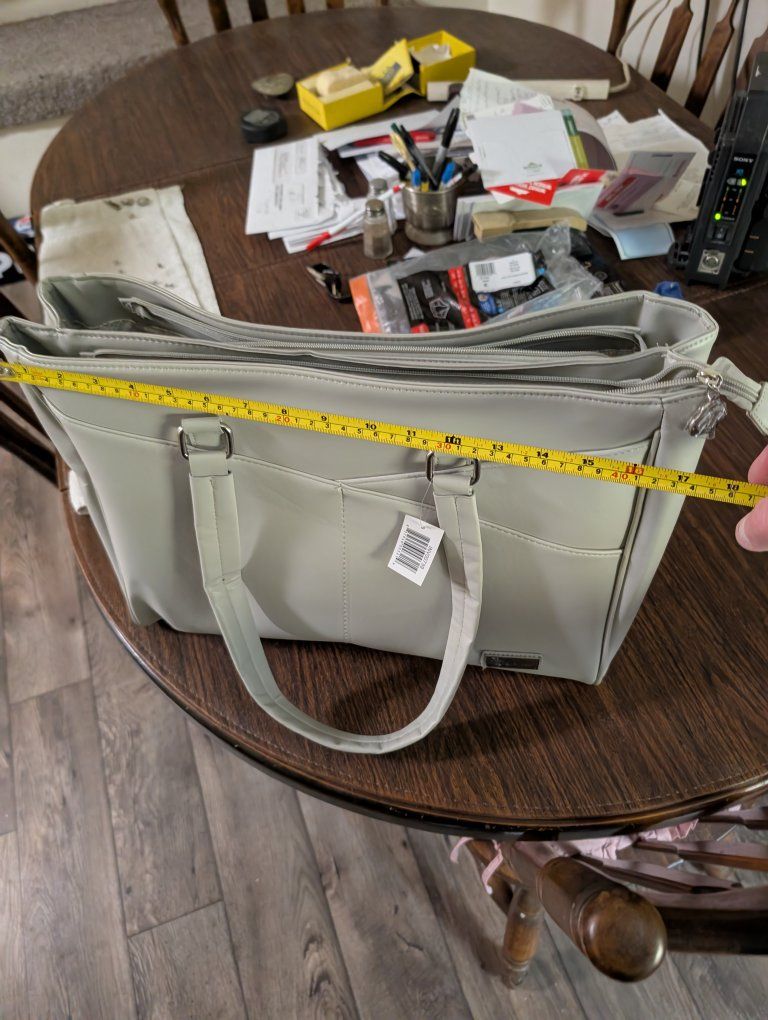 Bella Russo Ladies purse brand new, 17x13x8