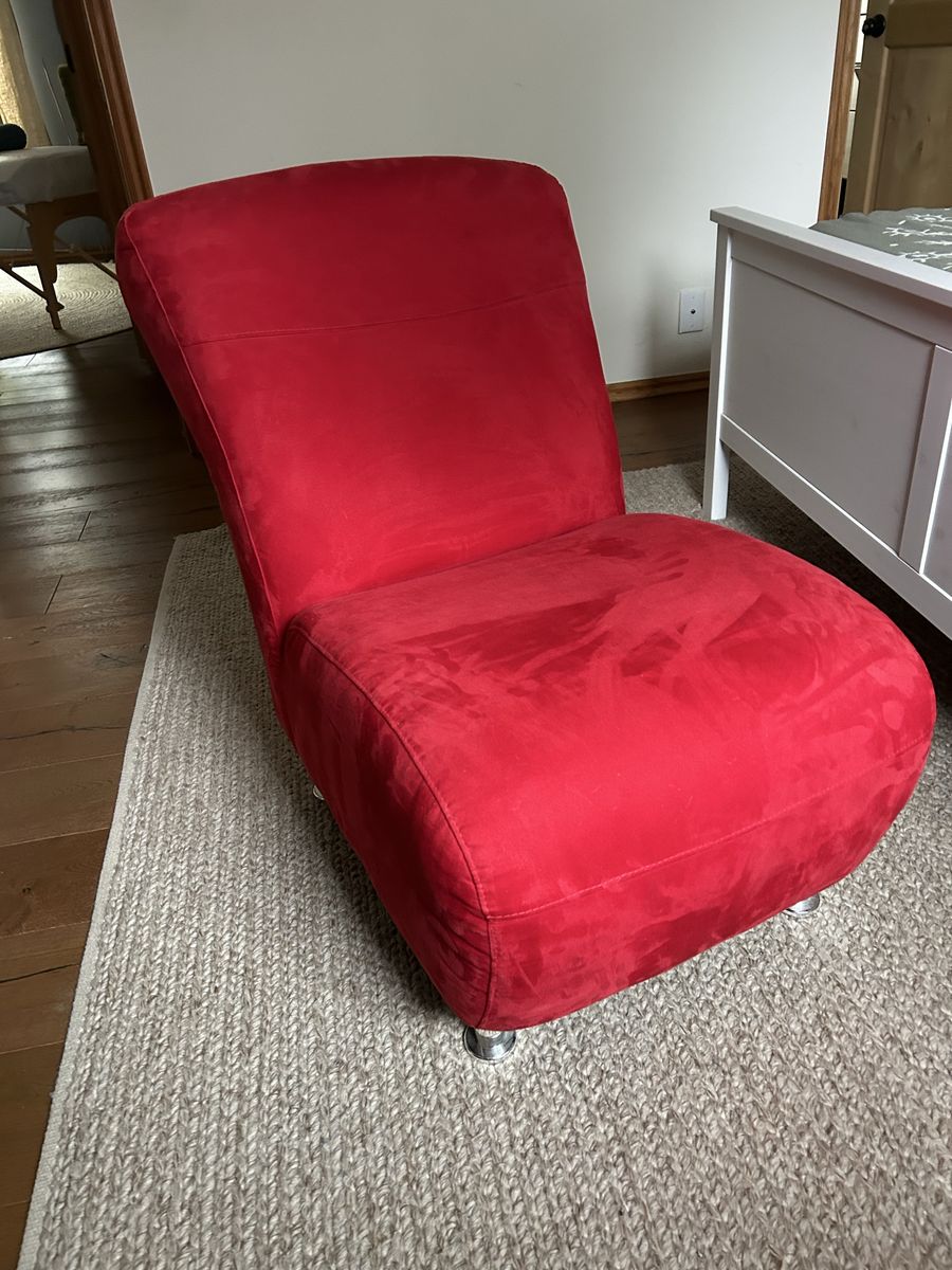 Lipstick red microfiber lounge chair