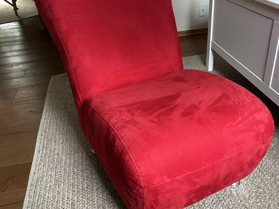 Lipstick red microfiber lounge chair