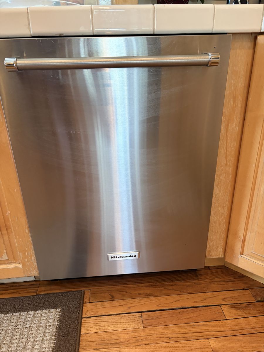 KitchenAid Built-in Dishwasher - Stainless Steel Finish.