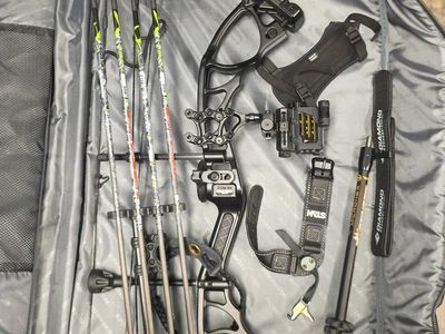 Diamond Archery Edge XT Compound Bow Package with Case & Arrows - Black