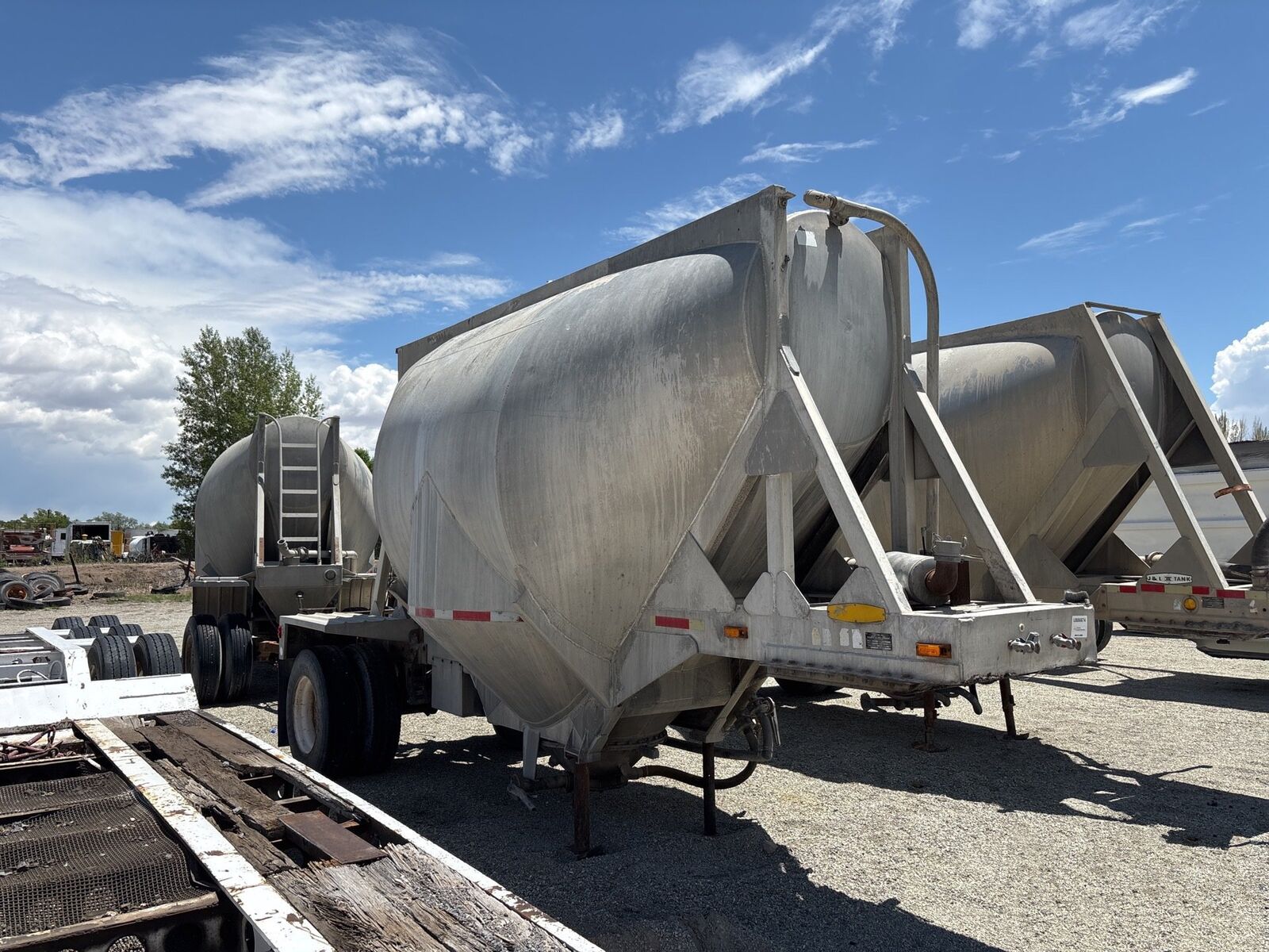 1974 J&L Set 2 570 CFT Pneumatic Bulk Trailer and Pup CA Doubles # 4455