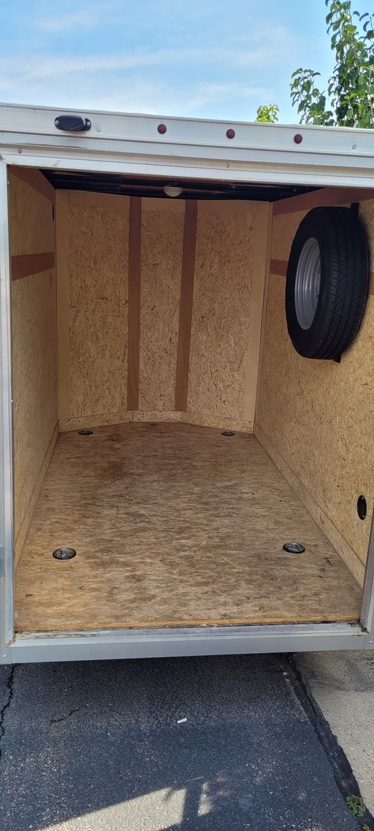 Main image 6