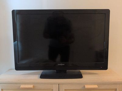Insignia 32-inch LCD TV - Black, Great for Bedroom or Office