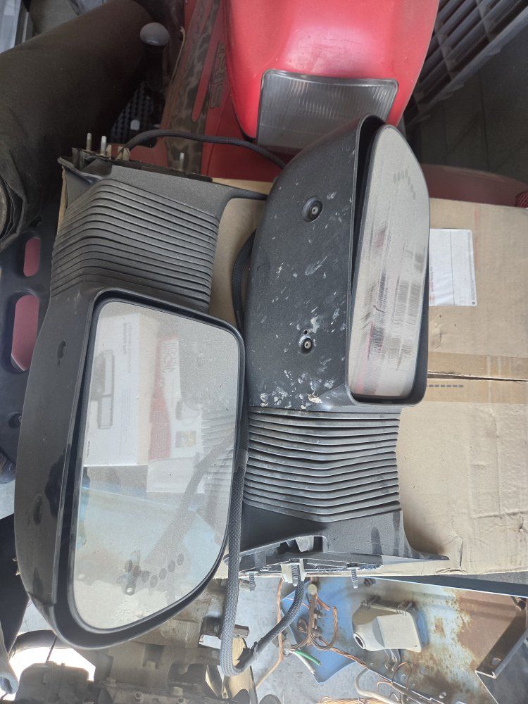 Used Side View Mirrors (Pair)
