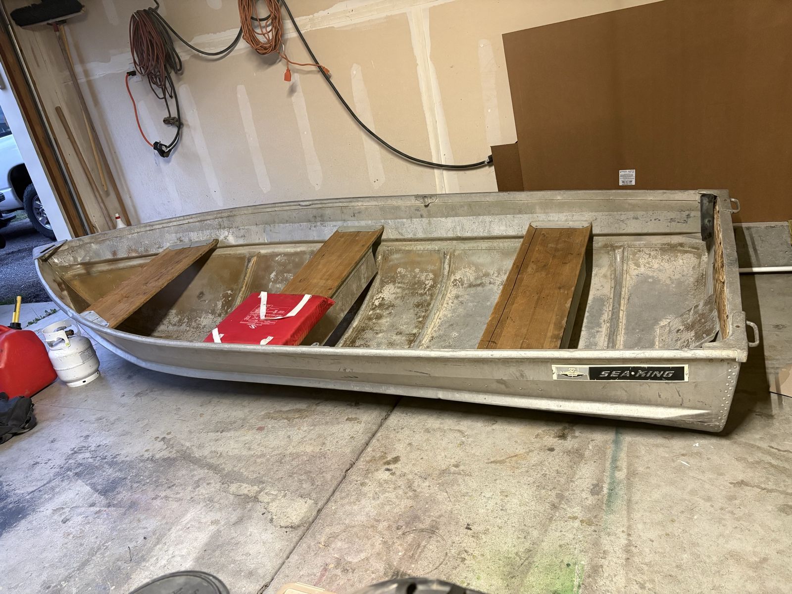 Sea King Aluminum Fishing Boat - Sturdy & Ready for the Water