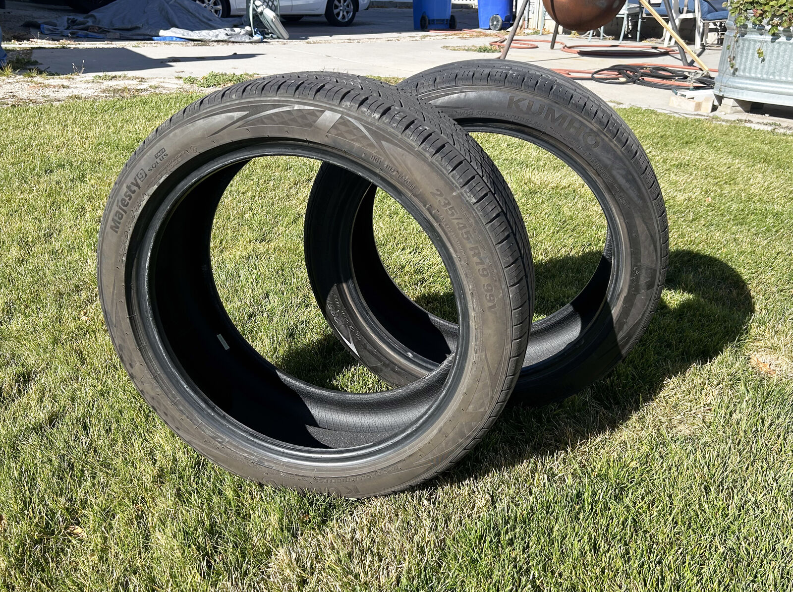 Pair of KUMHO SOLUS MAJESTY 9 TA91 tires