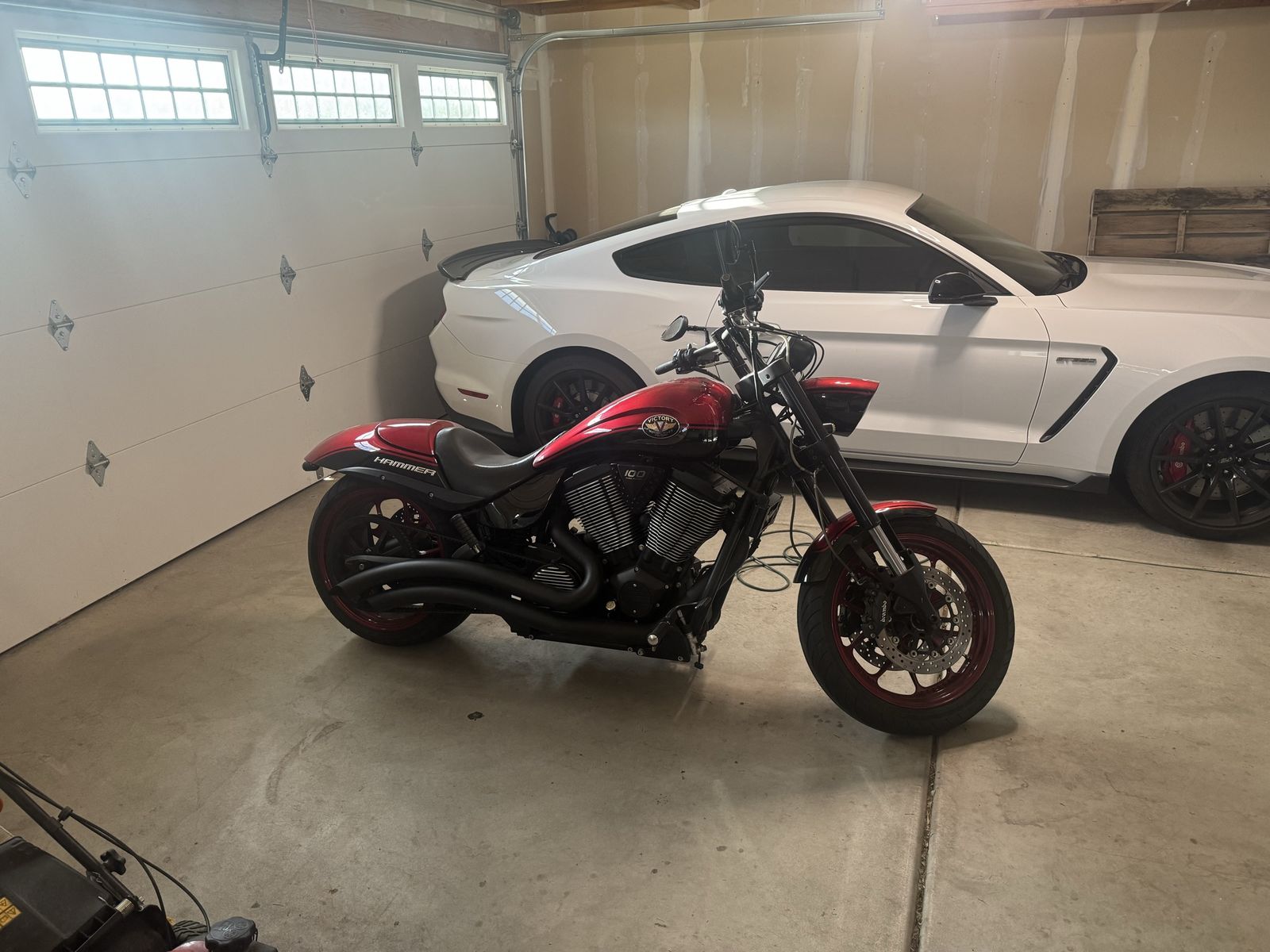 2007 Victory Hammer S Motorcycle - 100ci V-Twin, 6-Speed, Red Gatlin Wheels